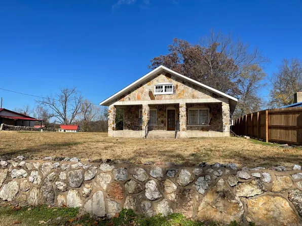 102 E Clayton St, Highland, AR 72542