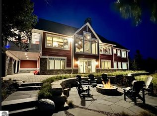 11305 Evergreen Ln, Charlevoix, MI 49720