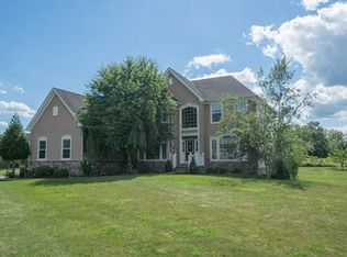 8 Tracy Cir, Campbell Hall, NY 10916