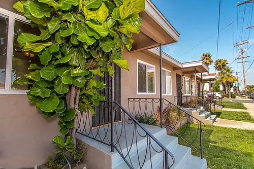 Charming 1 Bedroom / 1 Bath Apartment In Kensington Neighborhood W/ Garage - Vacant For Viewing! Photo 1