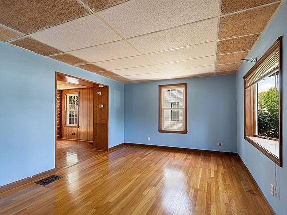 4th image of 19 Butler Ave