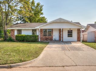 320 E Cedar Ln, Mustang, OK 73064