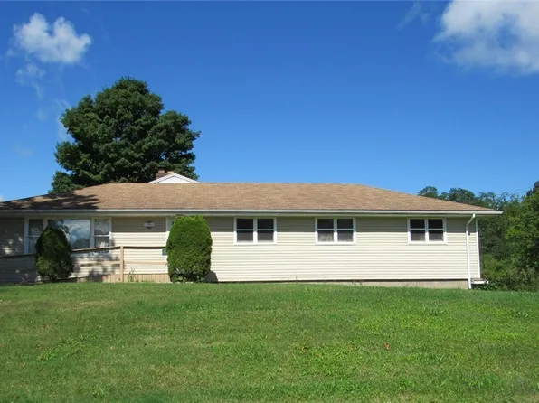 965 Center Rd, Conneaut, OH 44030