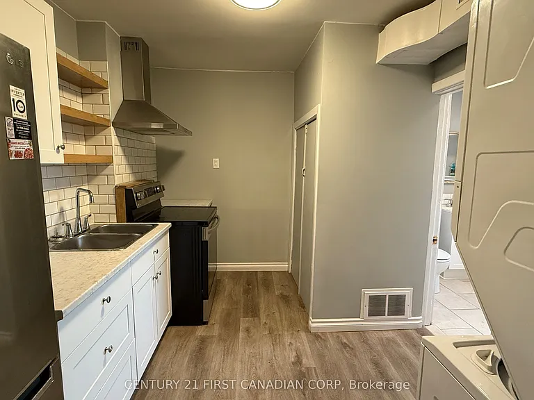 1072 Dundas St #3 — Photo 6