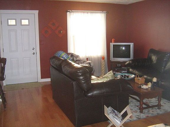 Living Room/Front Entry