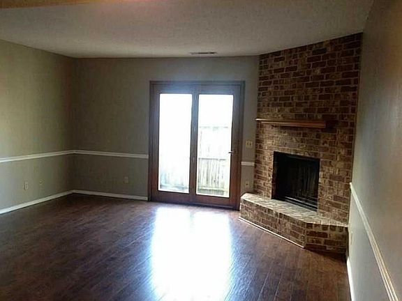 3rd image of 252 W Mountain St