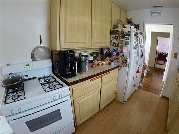 5th image of 610 Brightwood Ave