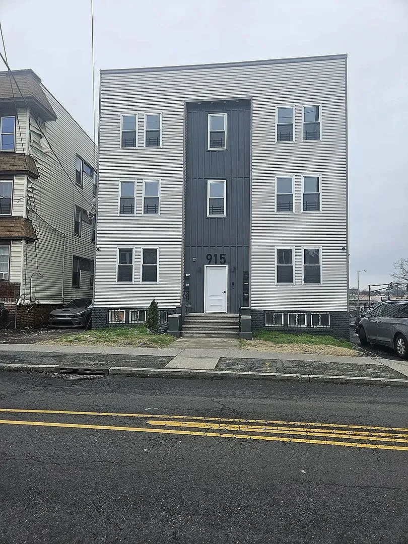 Grove St — Photo 1