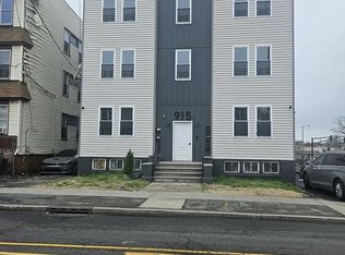 915 Grove St, Irvington, NJ 07111
