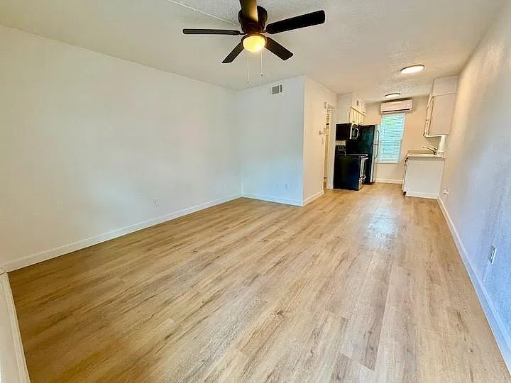 Studio, 1.0 bath, 400 sqft, $995 — Photo 2