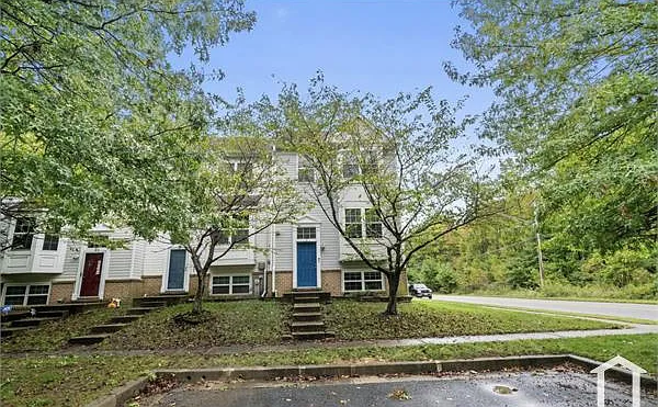 2 Carob Ct