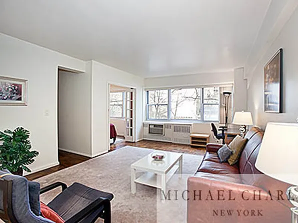 333 East 46th image 1 of 9