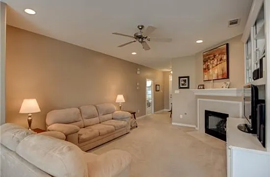 3 bed, 1499 sqft, $1,895 — Photo 3