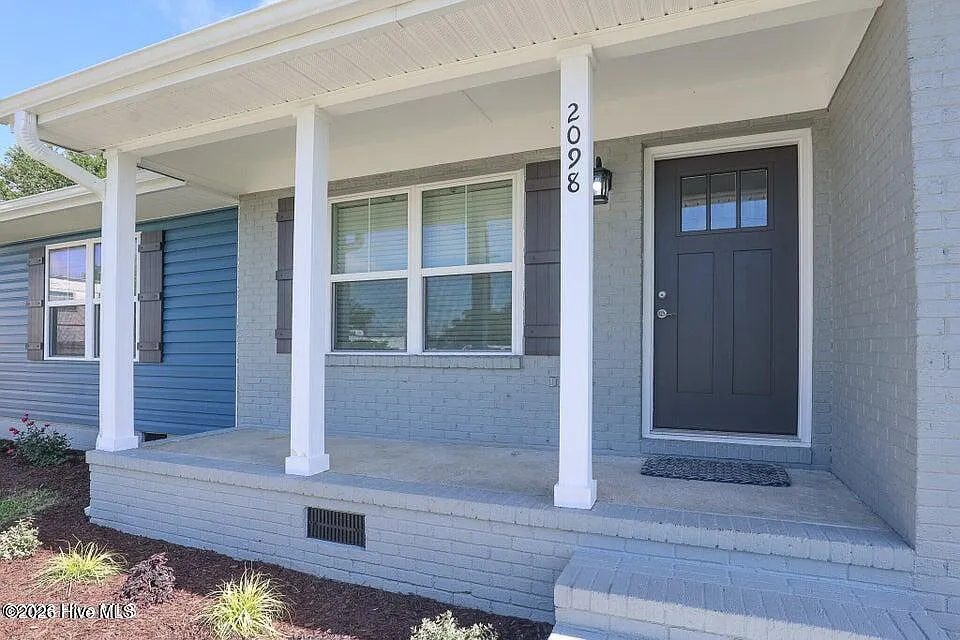 3 bed, 2.5 bath, 1651 sqft, $1,800 — Photo 2