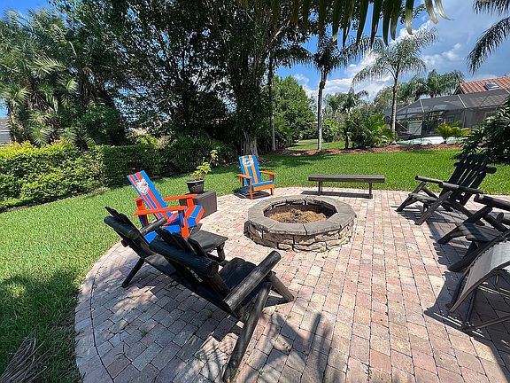 4th image of 411 SW Silver Palm Cv