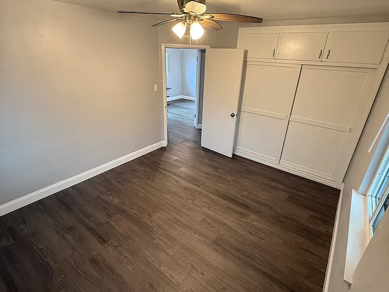 927 University Ave — Photo 10