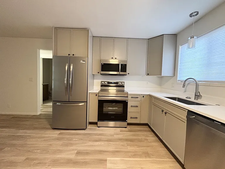 1583 E Stratford Ave #2 — Photo 2