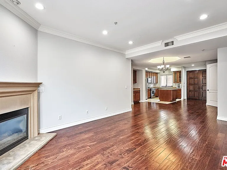 345 S Harvard Blvd #302 — Photo 7