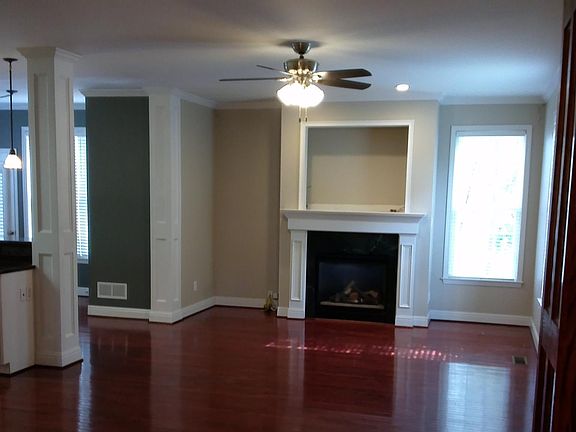 3rd image of 127 Denham Sq