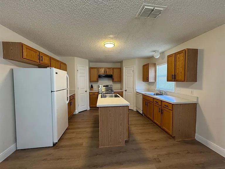 11718 Pethrick Dr — Photo 9