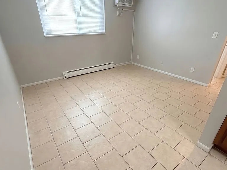 217 NW College Ave — Photo 9