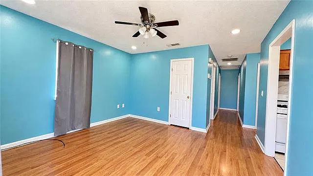 3 bed, 1.0 bath, 1000 sqft, $1,600 — Photo 3