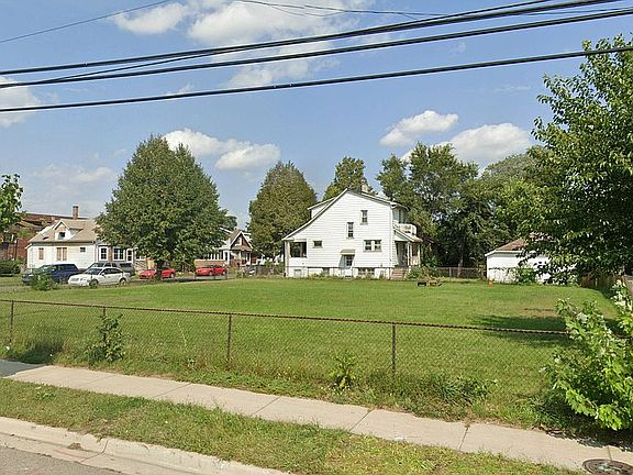 2nd image of 333 Richter St