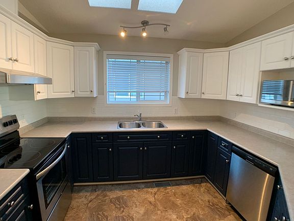 3rd image of 226B Pacific Cres