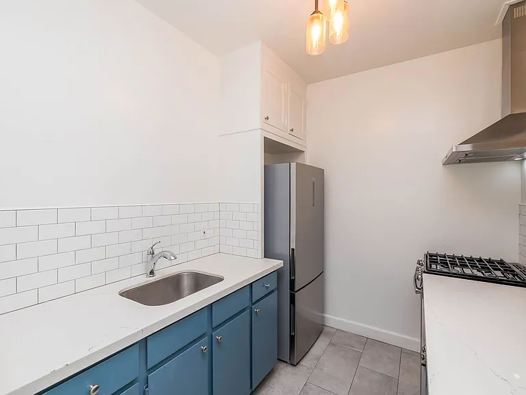 226 Athol — Photo 1