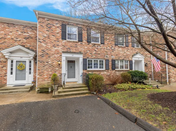 37 Tunxis Village #37, Farmington, CT 06032