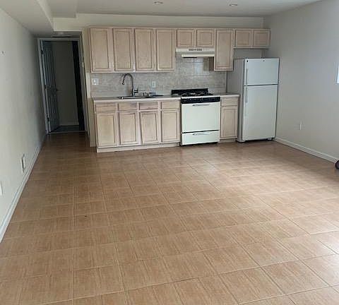 3rd image of 16 Darnell Ln
