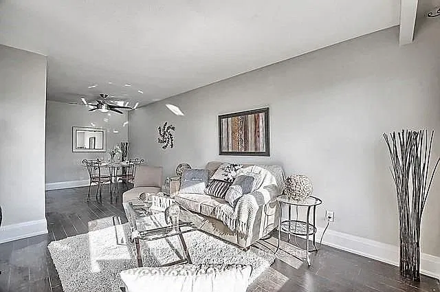 3 bed, $2,380 — Photo 2