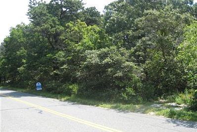 Frontage on Coles Neck Road to East