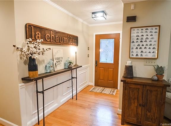 2nd image of 3004 Southhampton Cir