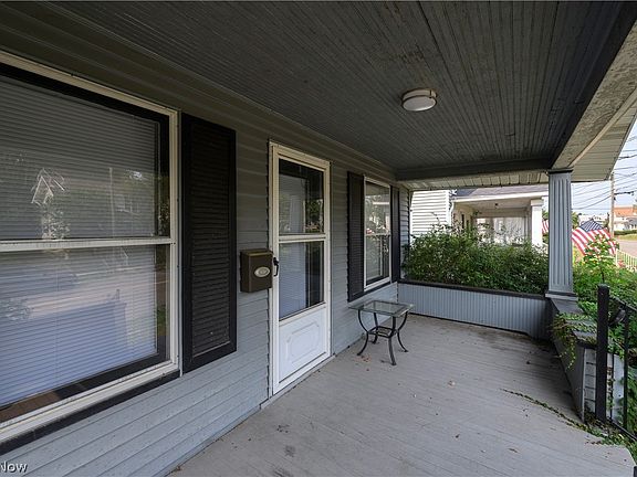 3rd image of 3010 9th St SW