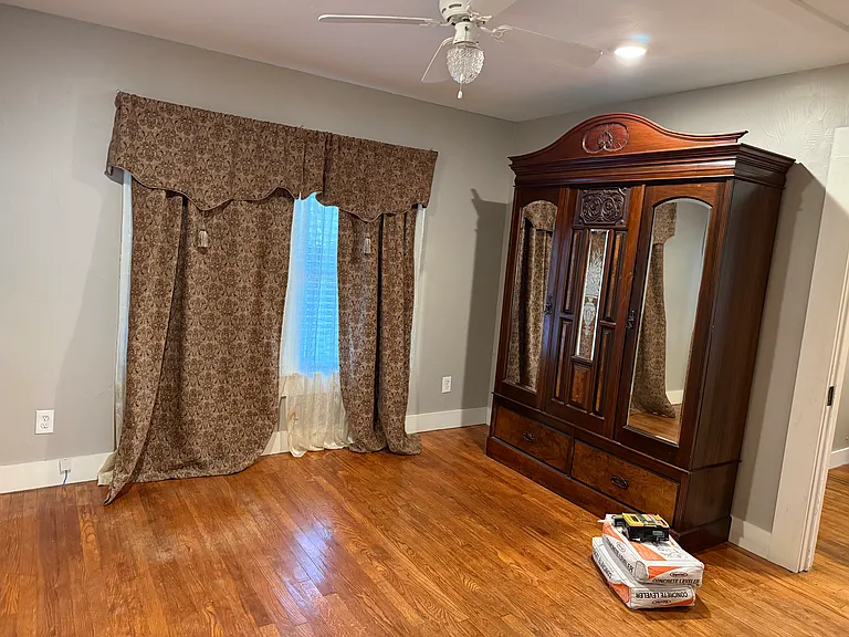1204 Elm St — Photo 6