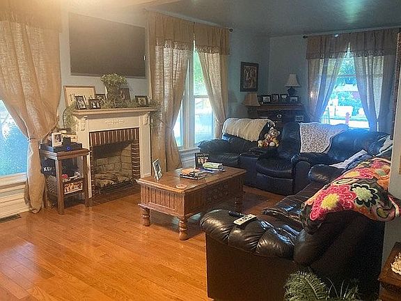 5th image of 302 College St