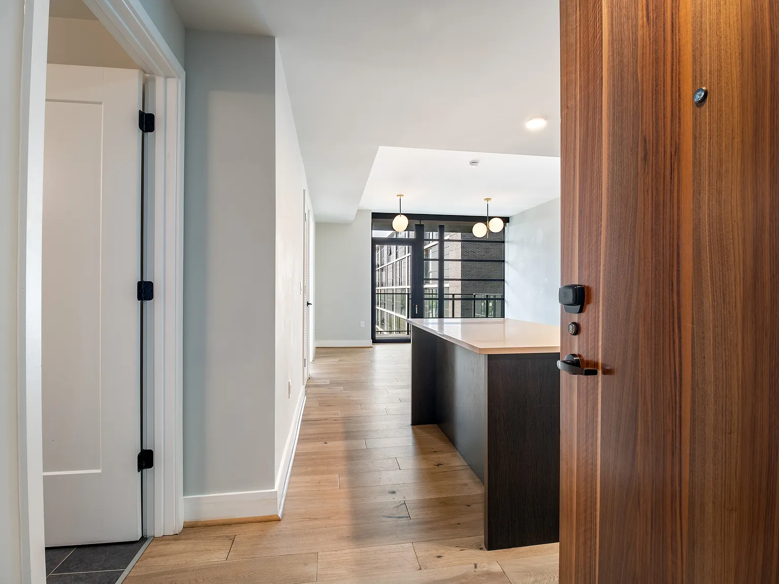 2 bed, 880 sqft, $3,650 — Photo 3
