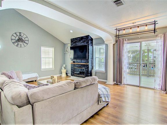 5th image of 4039 Eastwood Village Ln