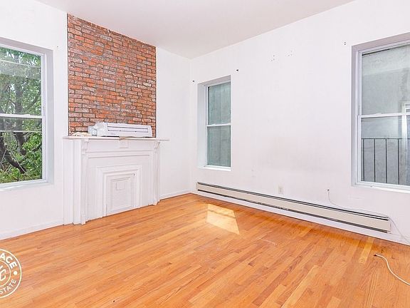 2nd image of 638 Park Pl #2N