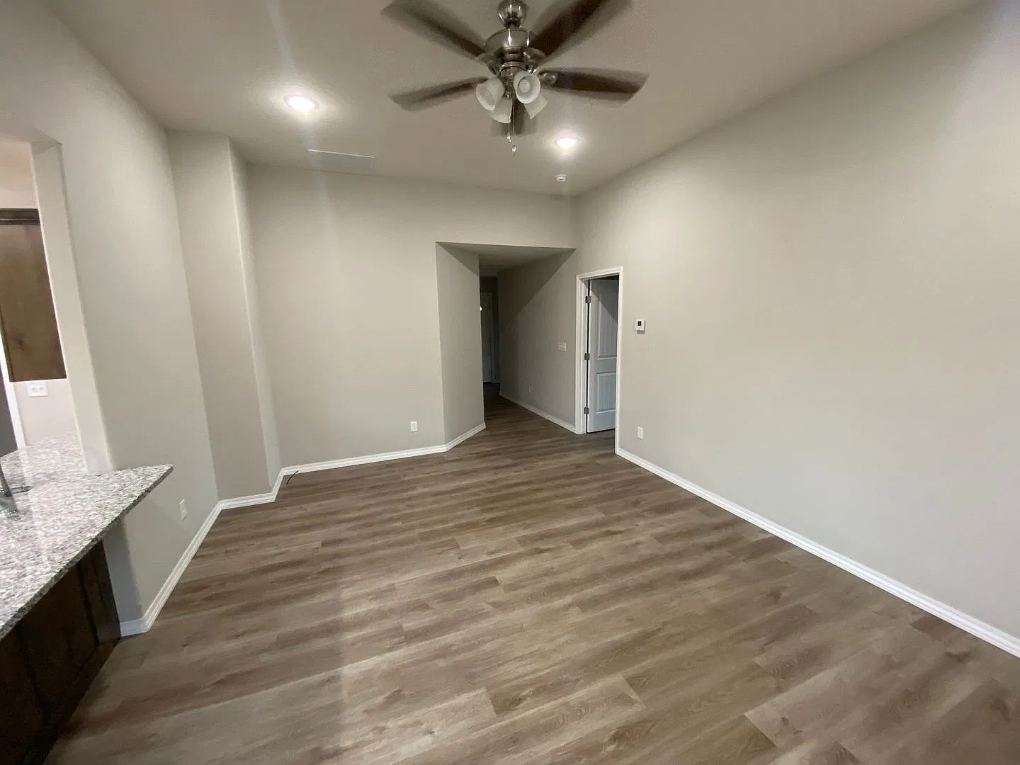 adorable home in a quiet neighborhood — Photo 3