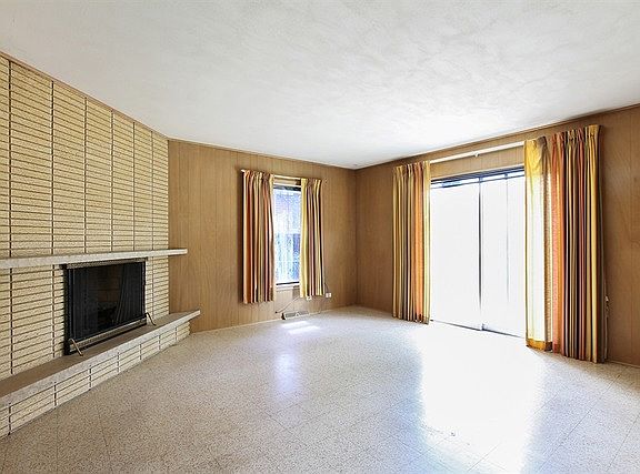 5th image of 410 N Dwyer Ave