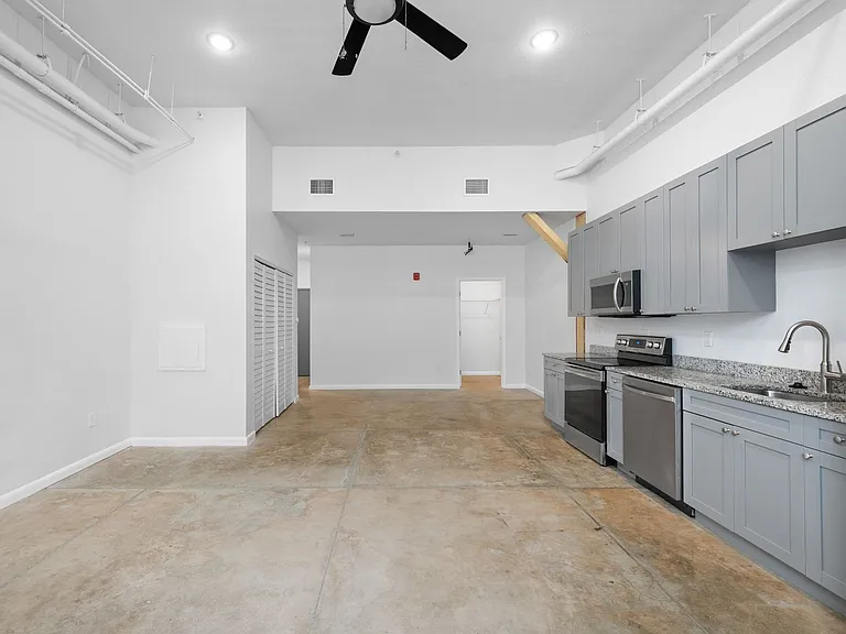Modern, Industrial Flats in Tampa Heights — Photo 6