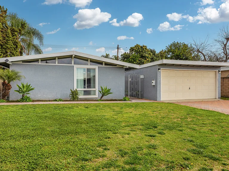 9582 Parade St — Photo 9