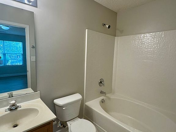 5th image of 521 River View Dr