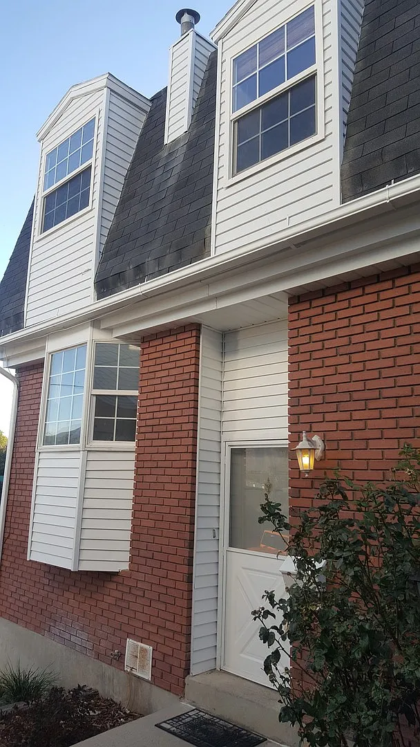 Sandy 3 Bed 2 1/2 Bath Town Home — Photo 1