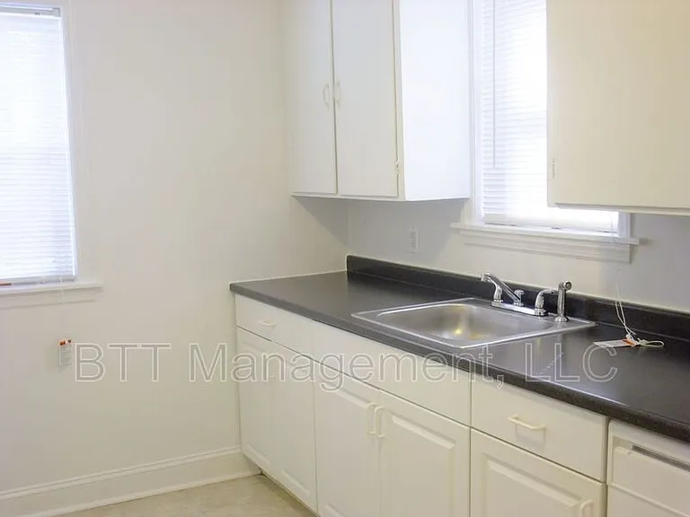 8405 Greenwood Ave #3 — Photo 33