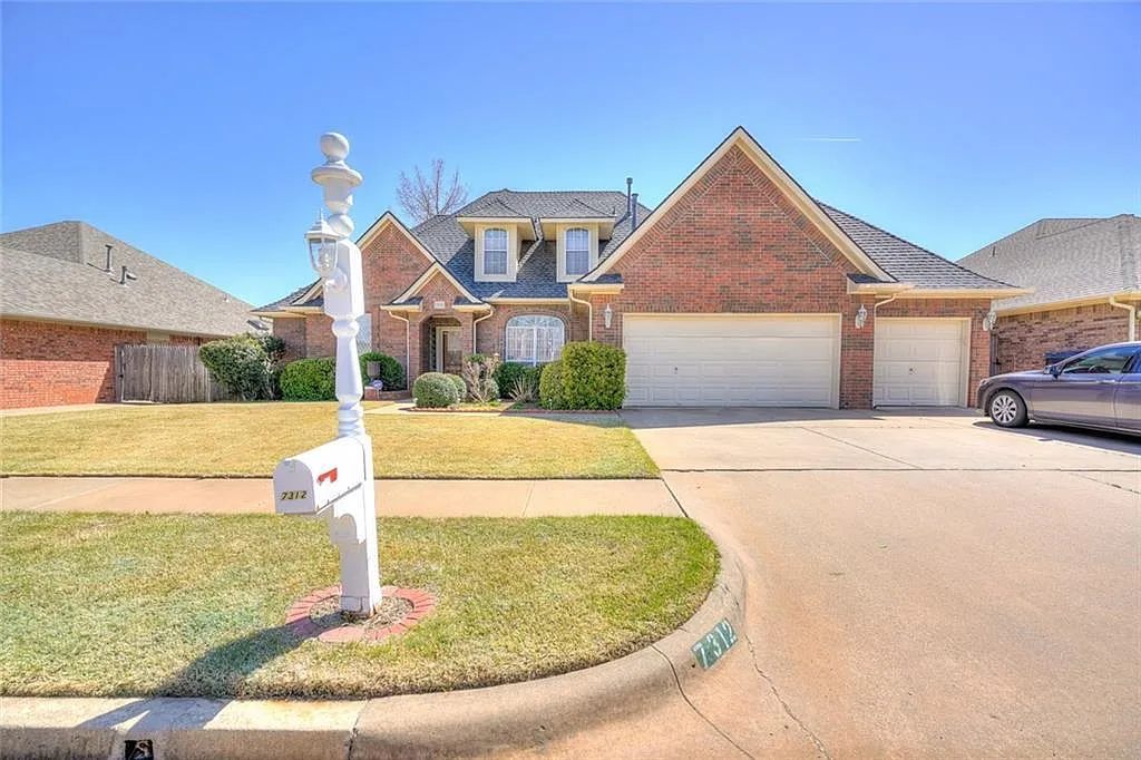 4 bed, 2.5 bath, 2245 sqft, $2,000 — Photo 1