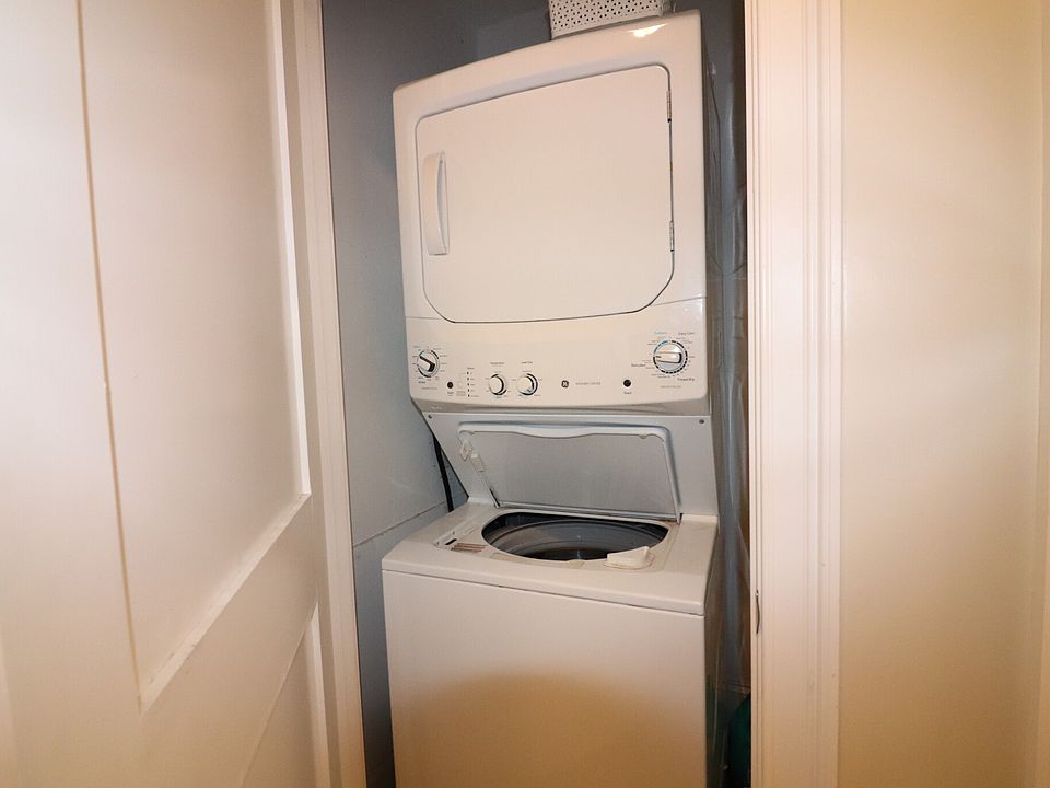1st image of 140 Minden St #2A