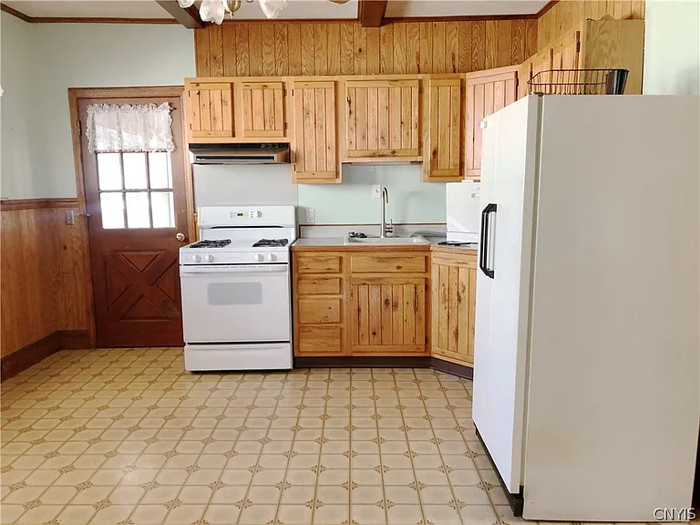 708 Schuyler St — Photo 10
